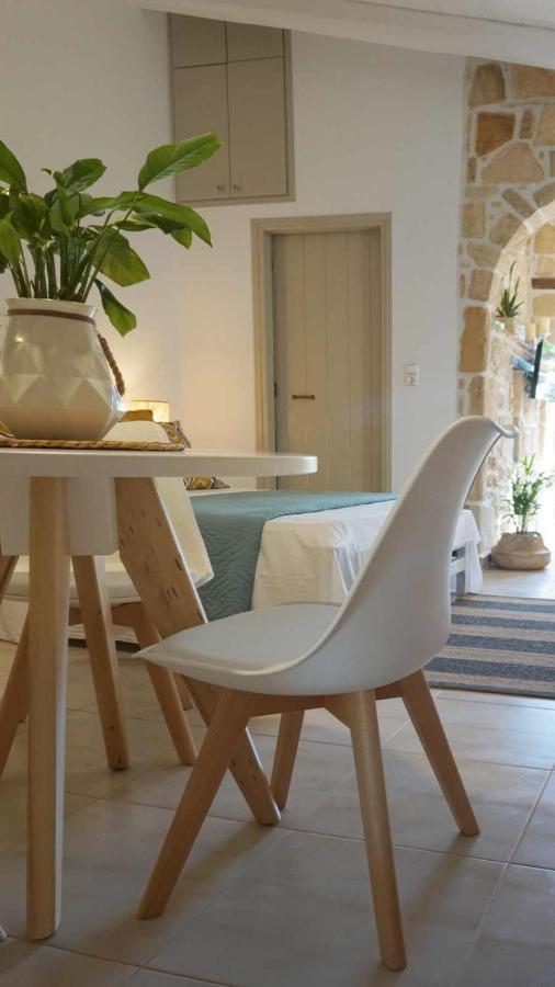 Studio Eleni - Oasis Holiday Houses Kokkinos Pyrgos Eksteriør billede